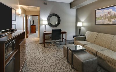 Drury Inn & Suites Cleveland Beachwood