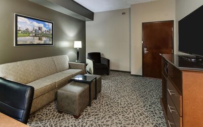 Drury Inn & Suites Cleveland Beachwood