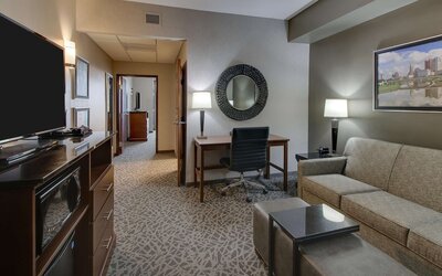 Drury Inn & Suites Cleveland Beachwood