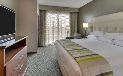 Drury Inn & Suites Cleveland Beachwood
