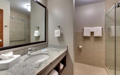 Drury Inn & Suites Cleveland Beachwood