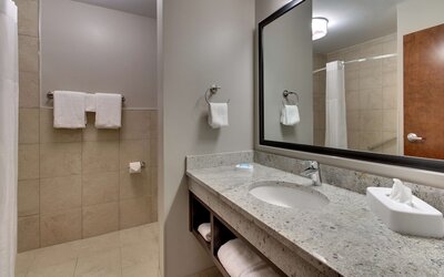 Drury Inn & Suites Cleveland Beachwood