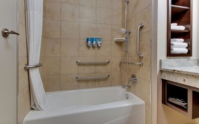 Drury Inn & Suites Cleveland Beachwood