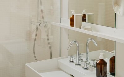 Guest bathroom at Wilmina Hotel.