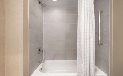 Embassy Suites by Hilton Cleveland Rockside