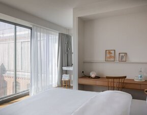 Relaxing king room at Wilmina Hotel.