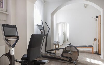 Fitness center at Wilmina Hotel.