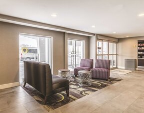 La Quinta Inn & Suites by Wyndham Cleveland - Airport North