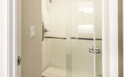 La Quinta Inn & Suites by Wyndham Cleveland - Airport North