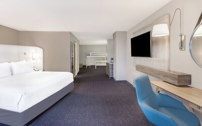 Crowne Plaza Cleveland at Playhouse Square by IHG