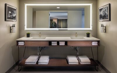 Crowne Plaza Cleveland at Playhouse Square by IHG
