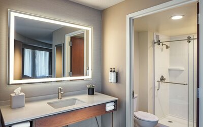 Crowne Plaza Cleveland at Playhouse Square by IHG