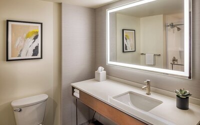 Crowne Plaza Cleveland at Playhouse Square by IHG