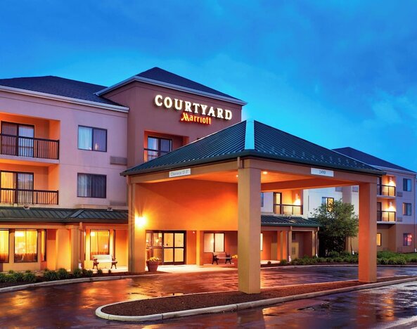 Courtyard by Marriott Cleveland Airport North