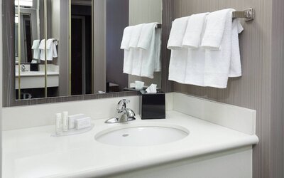 Courtyard by Marriott Cleveland Airport North