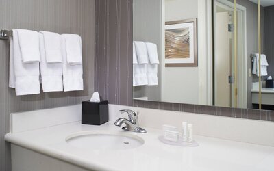 Courtyard by Marriott Cleveland Airport North