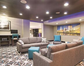 La Quinta Inn & Suites by Wyndham Cleveland Airport West
