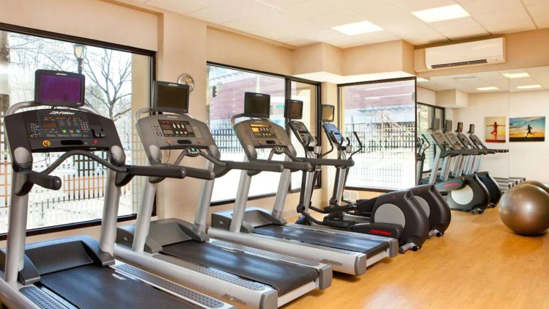 Sonesta White Plains Downtown’s fitness center has gym balls and various types of exercise machine for guests to use.