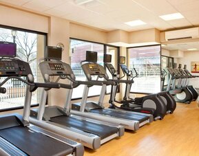 Sonesta White Plains Downtown’s fitness center has gym balls and various types of exercise machine for guests to use.