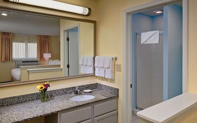 Sonesta Simply Suites Cleveland Airport