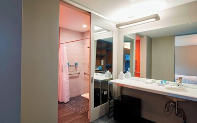 Aloft by Marriott Cleveland Airport