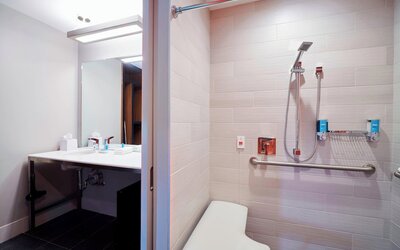 Aloft by Marriott Cleveland Airport