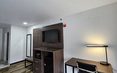 Quality Inn & Suites Columbia Harbison