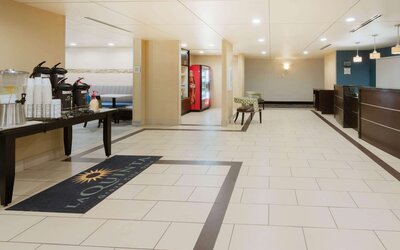 La Quinta Inn & Suites by Wyndham Columbus - Grove City