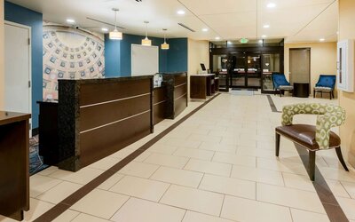 La Quinta Inn & Suites by Wyndham Columbus - Grove City