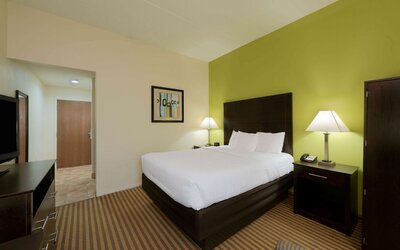 La Quinta Inn & Suites by Wyndham Columbus - Grove City