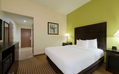 La Quinta Inn & Suites by Wyndham Columbus - Grove City