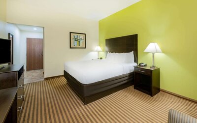 La Quinta Inn & Suites by Wyndham Columbus - Grove City