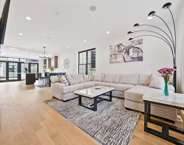 Jungle House Premier Residences – Downtown Columbus & Short North