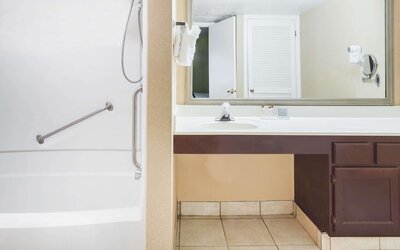 Hawthorn Extended Stay by Wyndham Columbus North