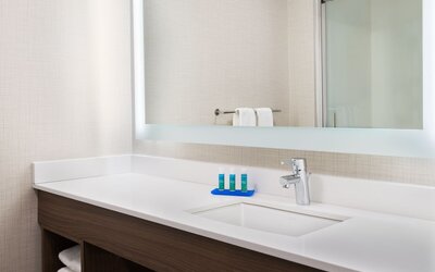 Holiday Inn Express & Suites Columbus Airport East by IHG