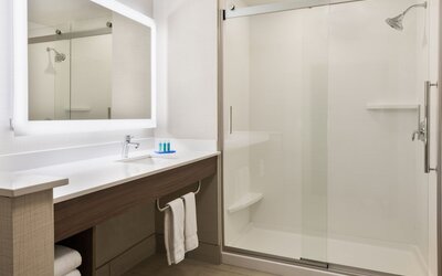 Holiday Inn Express & Suites Columbus Airport East by IHG