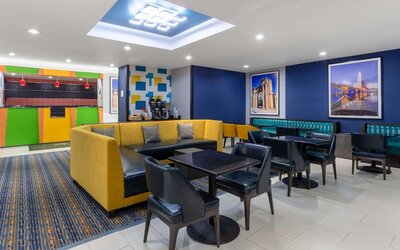 La Quinta Inn & Suites by Wyndham Columbus West - Hilliard