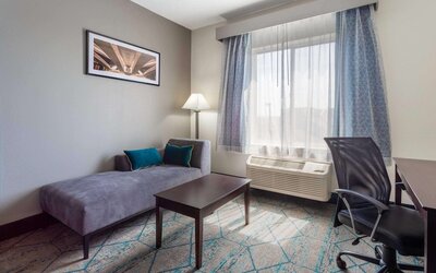 La Quinta Inn & Suites by Wyndham Columbus West - Hilliard