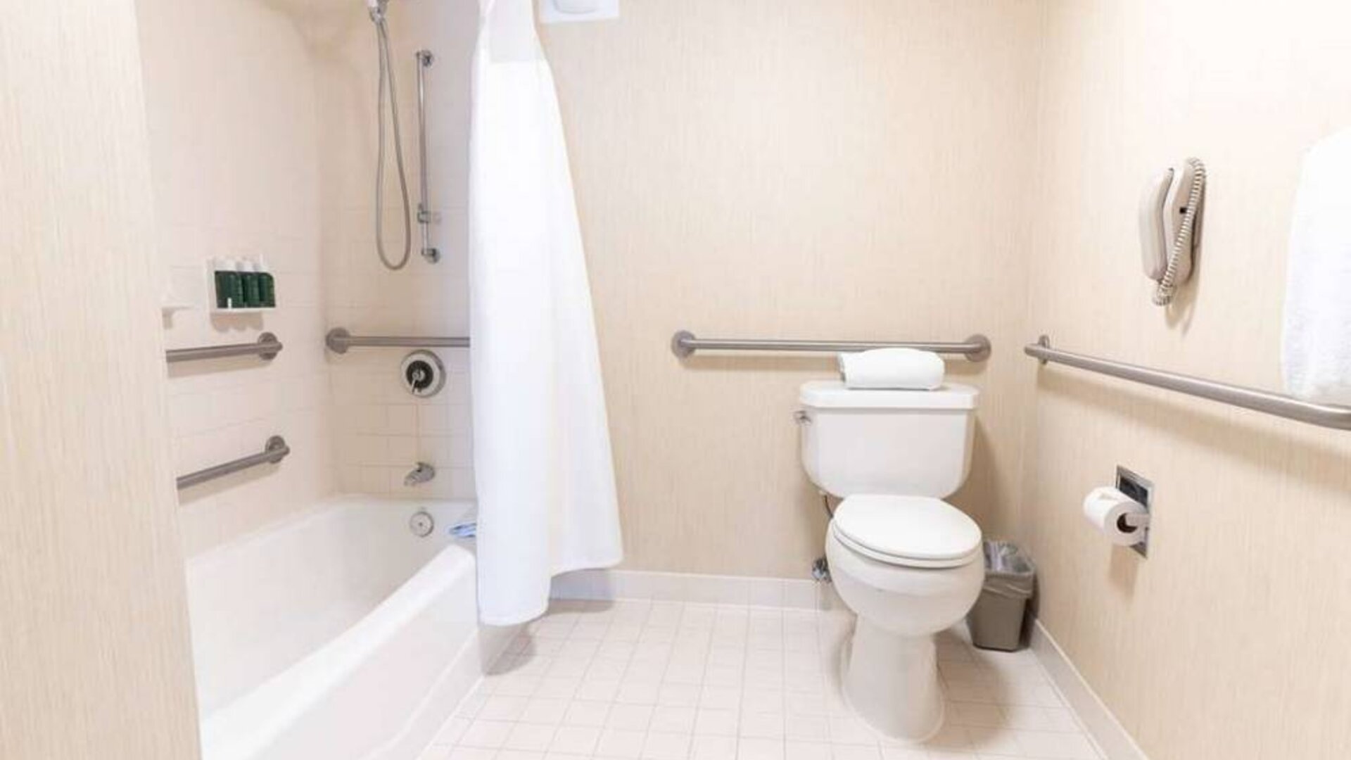 Sonesta ES Suites San Antonio Downtown Alamo Plaza guest bathroom, with shower-equipped bath, and a lavatory.