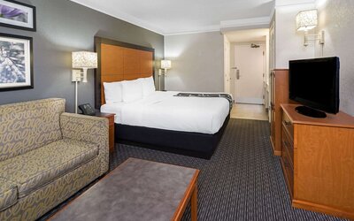 La Quinta Inn & Suites by Wyndham Buena Park