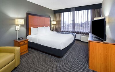 La Quinta Inn & Suites by Wyndham Buena Park