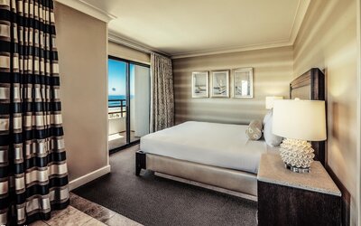 The Waterfront Beach Resort, A Hilton Hotel