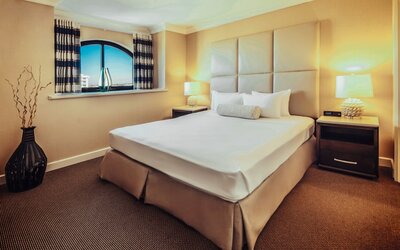 The Waterfront Beach Resort, A Hilton Hotel