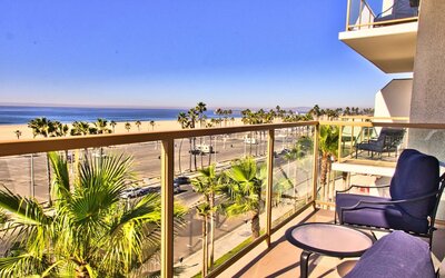 The Waterfront Beach Resort, A Hilton Hotel