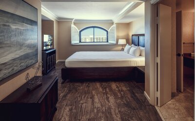 The Waterfront Beach Resort, A Hilton Hotel