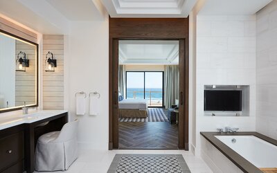 The Waterfront Beach Resort, A Hilton Hotel
