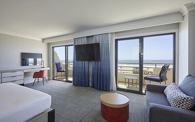 The Waterfront Beach Resort, A Hilton Hotel