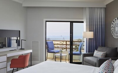 The Waterfront Beach Resort, A Hilton Hotel