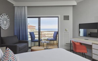The Waterfront Beach Resort, A Hilton Hotel