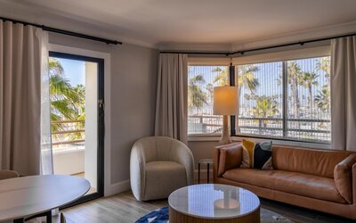The Waterfront Beach Resort, A Hilton Hotel